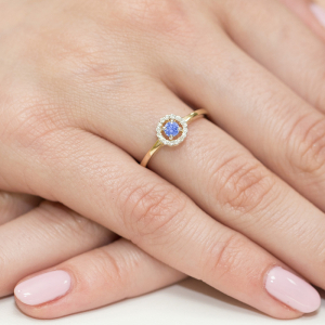 Pierścionek zaręczynowy z Tanzanitem 0,15ct i Diamentami ze złota próby 585. W-0238TAN